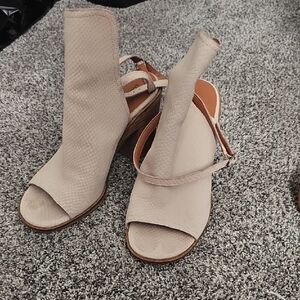 Elegant Cream Open-Toe Women's Shoes